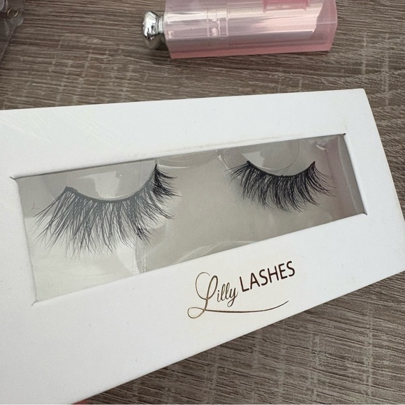 Lilly Lashes Black Wispy Lite Mink Lashes - Luxe - Picture 4 of 11